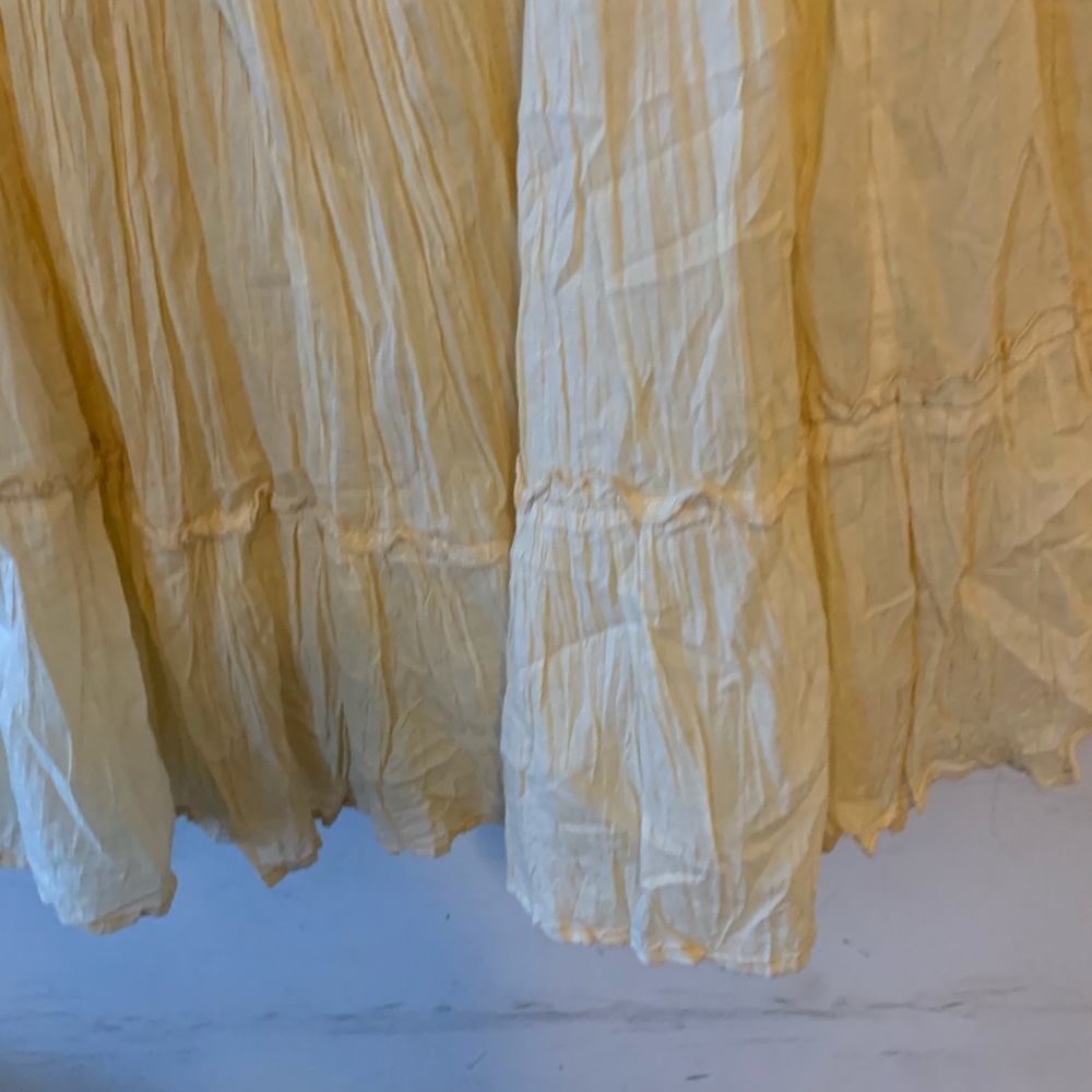 Elegant Cream Skirt with Embroidered Waistband - Picture 5 of 8